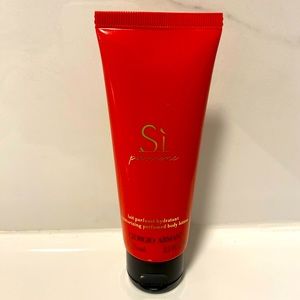 Giorgio Armani Si Passione Moisturizing Perfumed Body Lotion